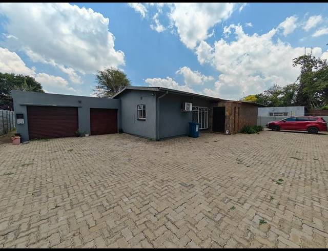 4 BEDROOM HOUSE FOR SALE IN VANDERBIJLPARK SW 1